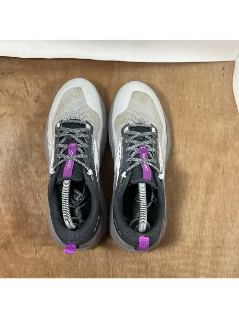 Brooks Cascadia 17 Trail Running Hiking Shoe Women Size 9.5 Grey Purple